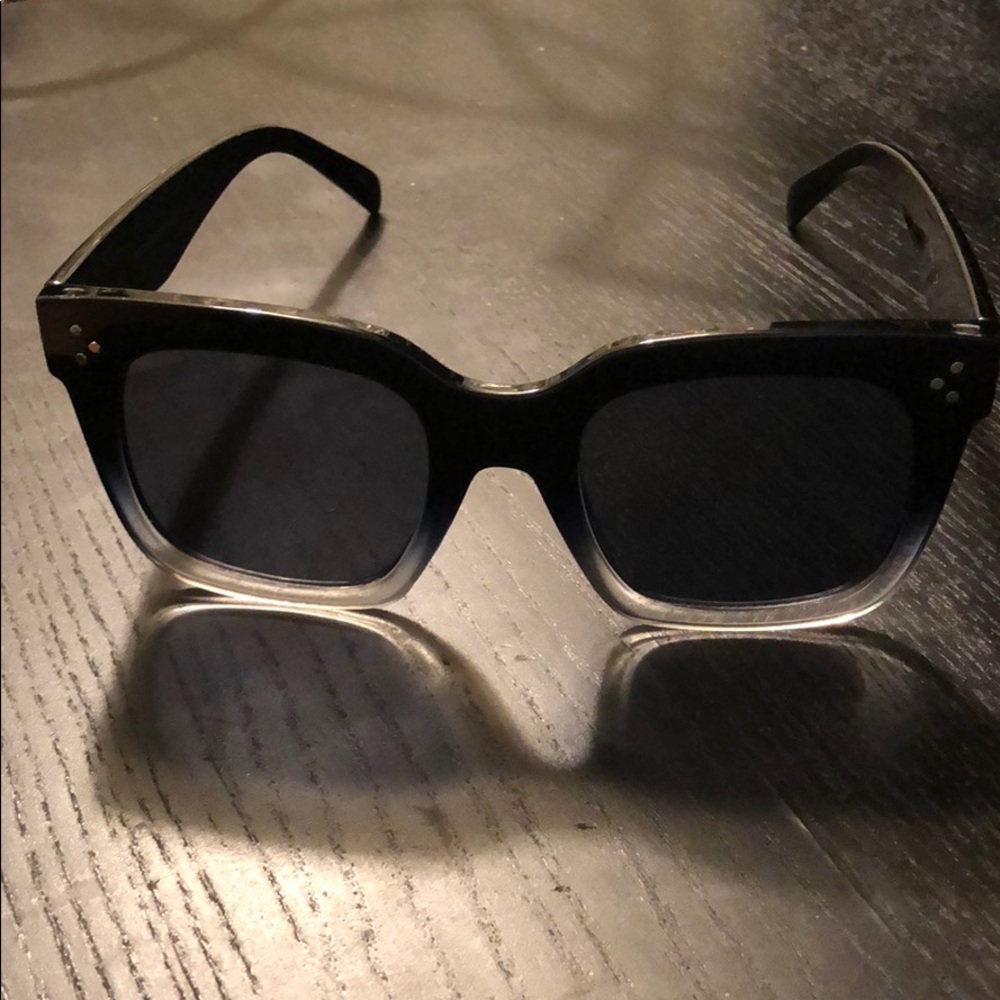 BLACK AND CLEAR SUN GLASSES